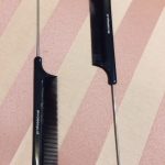 Metál kék színű stílfésű