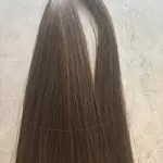 Gesztenye színű, enyhén sötét szálakkal melíros, egyenes I. osztályú vasalható szintetikus copf 60cm (34)