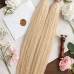 Enyhén hamvas tincsezett platina szőke 45-47 cm 100% eredeti emberi haj/ 10gr