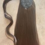 Csokibarna egyenes vasalható szintetikus copf 60cm (25)