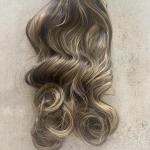 Hullámos, sötétbarna melíros, vasalható I. osztályú csatos 50-55cm, szintetikus haj (27)