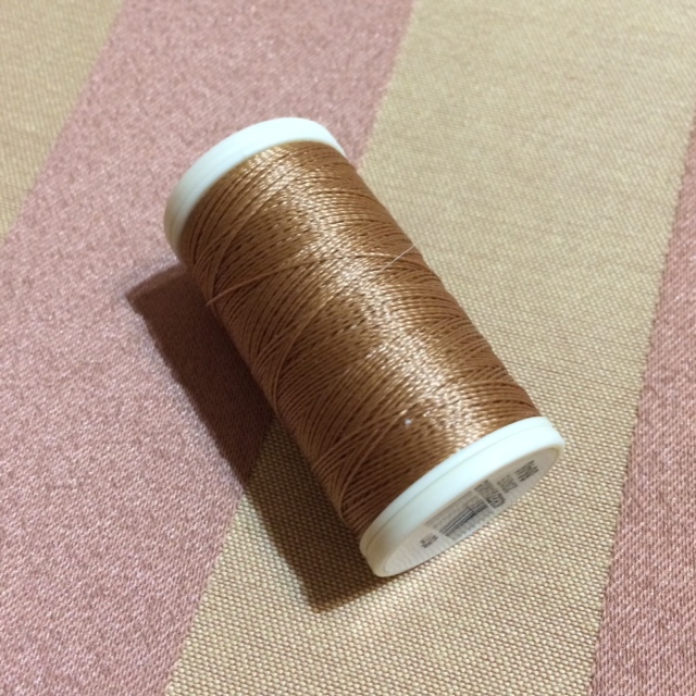 Tressz cérna karamell színű