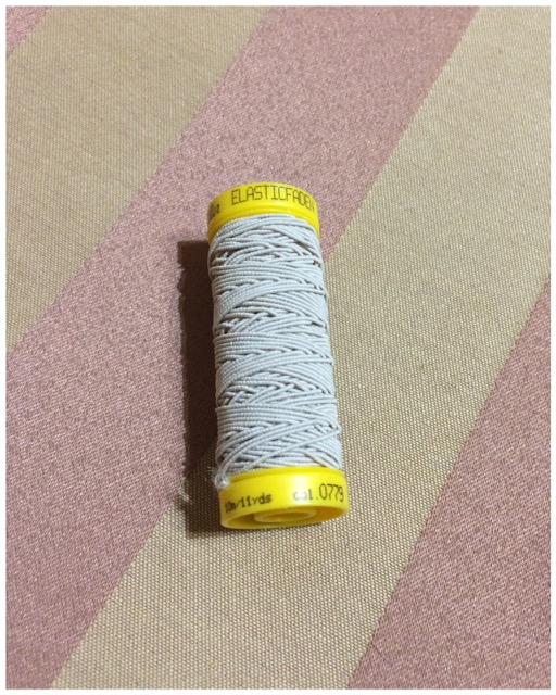 Gumis cérna enyhén hamvas színű