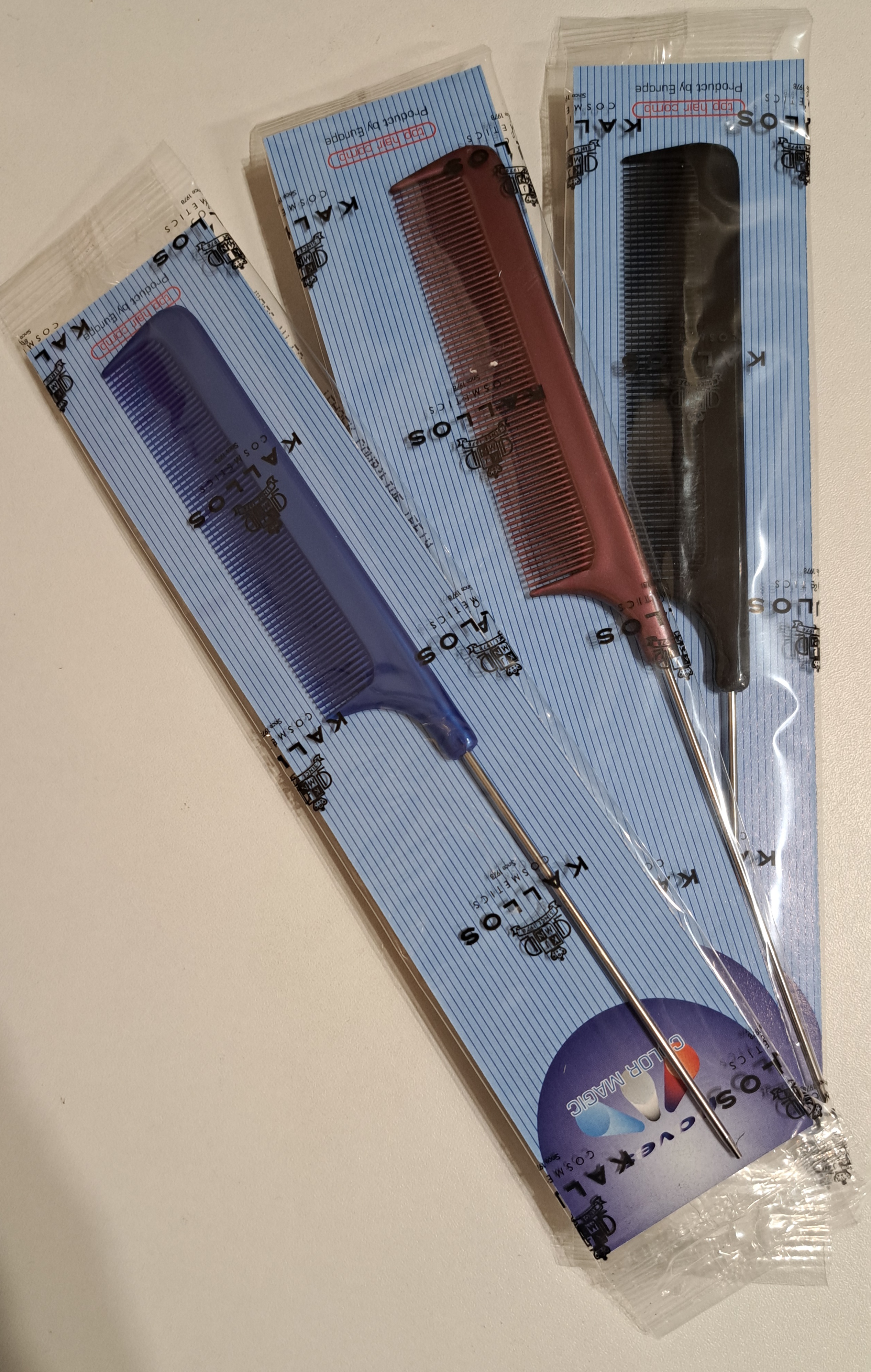 Metál kék színű stílfésű